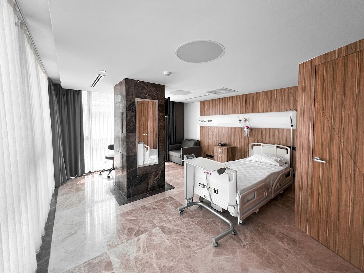 Altunizade Surgical Complex Patient Room
