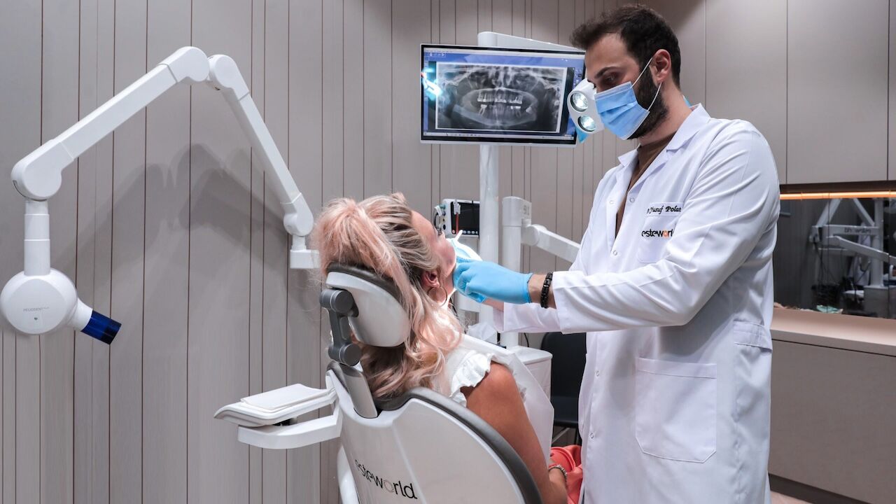 Dentist Dental Consultation