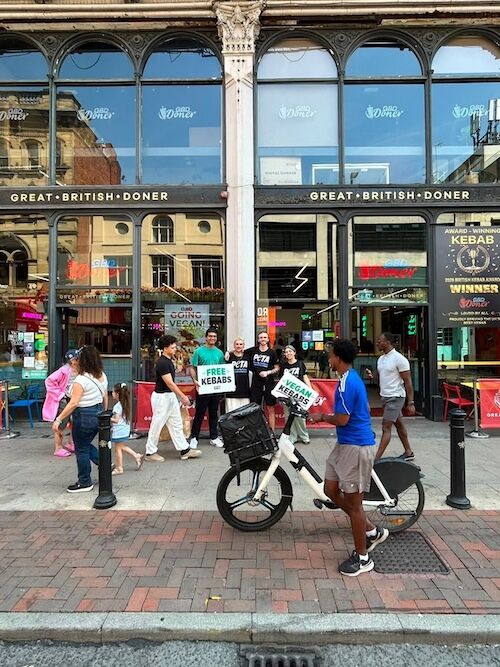 Manchester Great British Doner Ile Peta Ücretsiz Vegan Kebap Dağıttı