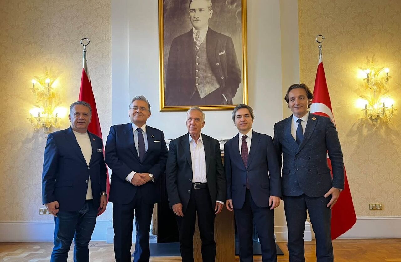 Uluslararası Medya Dostluk Ödülleri Için Kgk Heyeti Londra’da Copy
