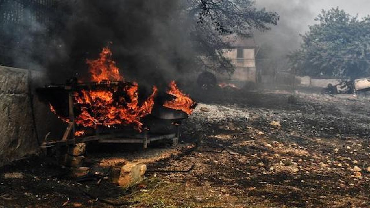 Turkish people prays for Greek victims of wildfires 