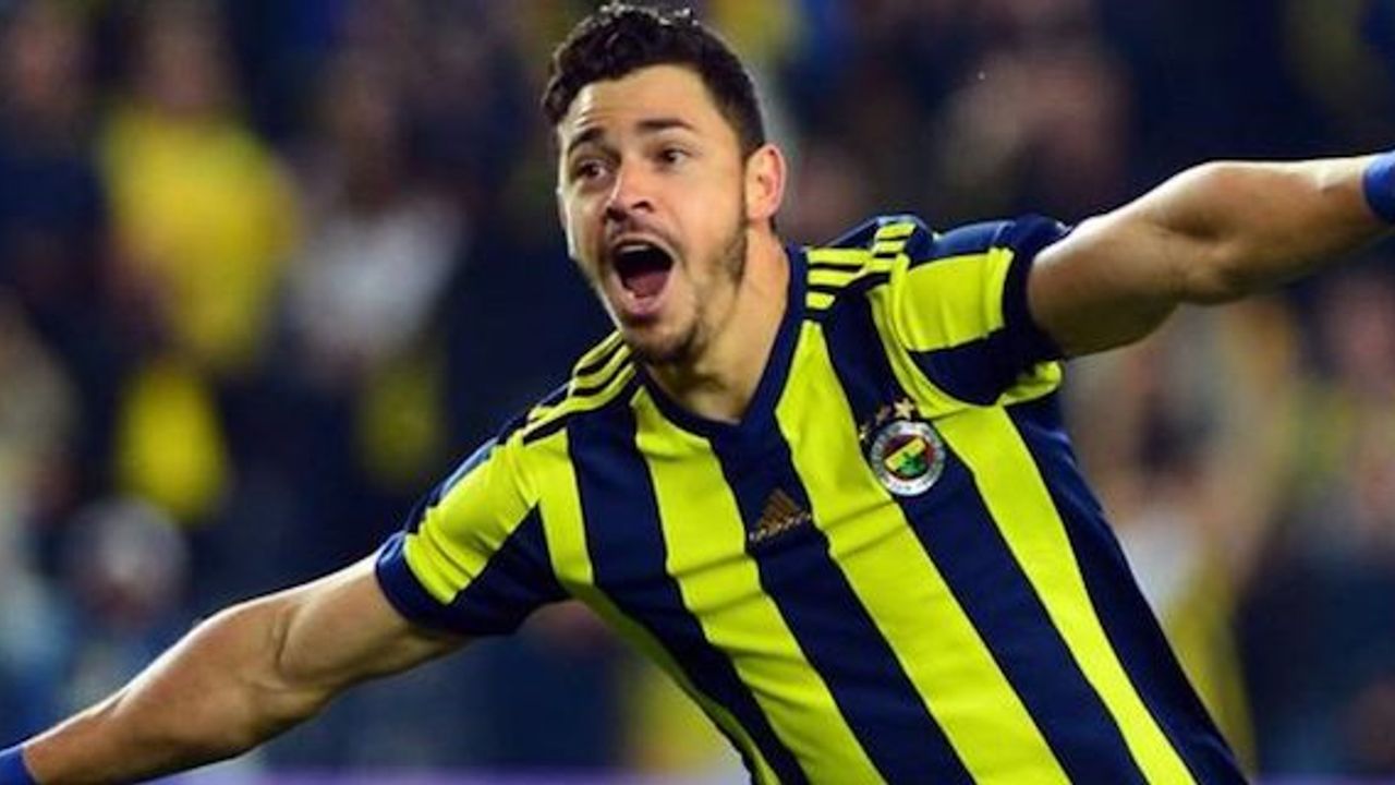 Fenerbahce midfielder Giuliano moves to Saudi Arabia