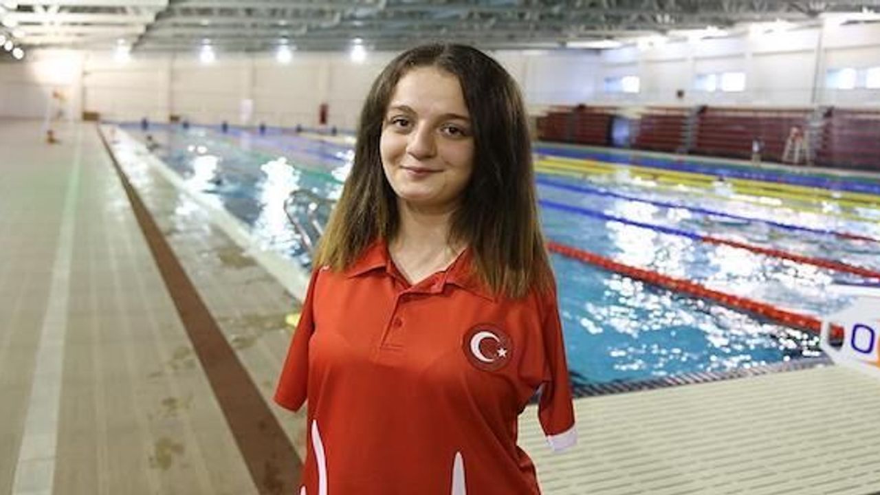 Paralympic Turkish swimmer bags gold medal