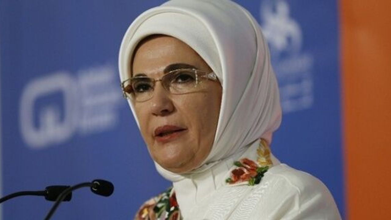 Emine Erdogan receives humanitarian service award