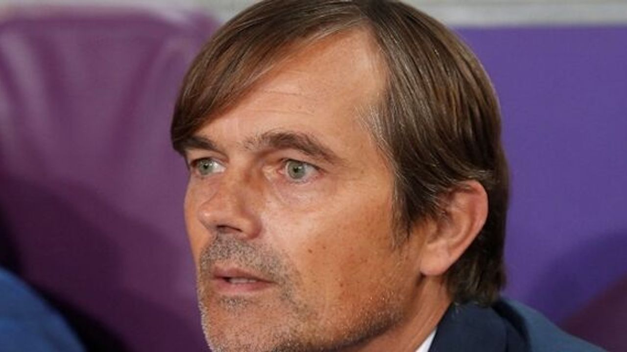 Turkey's Fenerbahce dismisses Dutch manager