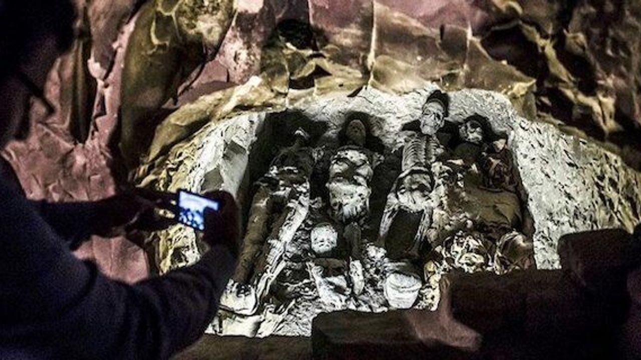 Archaeologists in Egypt discover trove of mummies