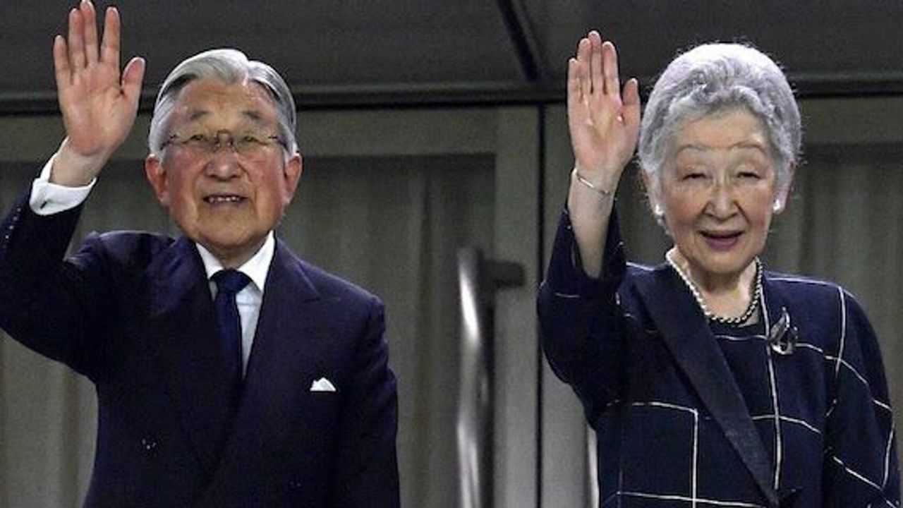 Japanese Emperor Akihito declares historic abdication