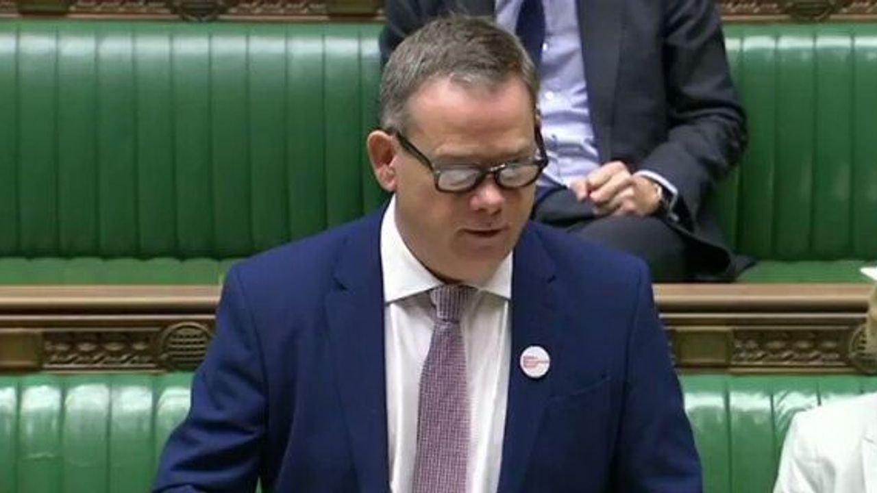 UK minister resigns amid Brexit row with government