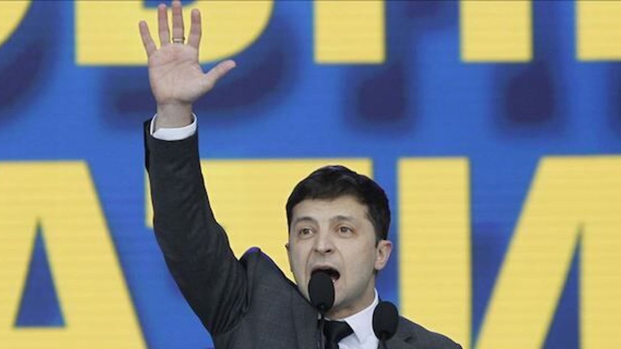 Ukraine, Zelensky elected president in landslide win