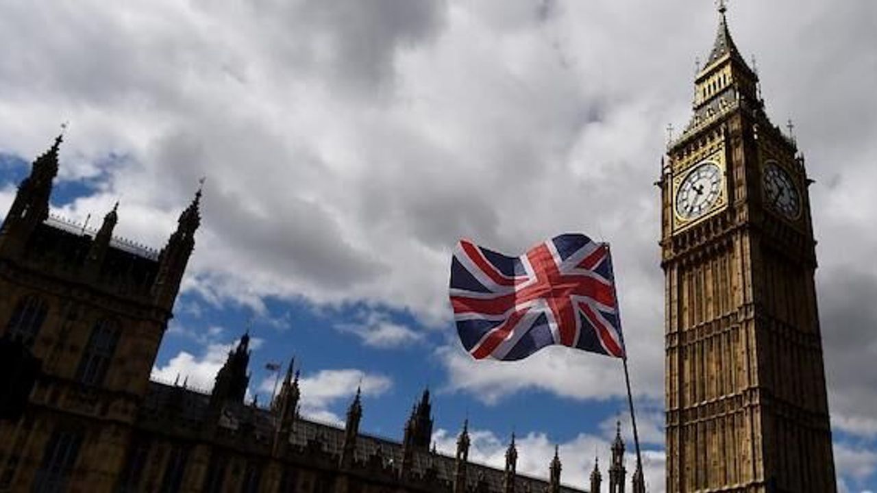 1.3M sign petition against suspension of the U.K. parliament