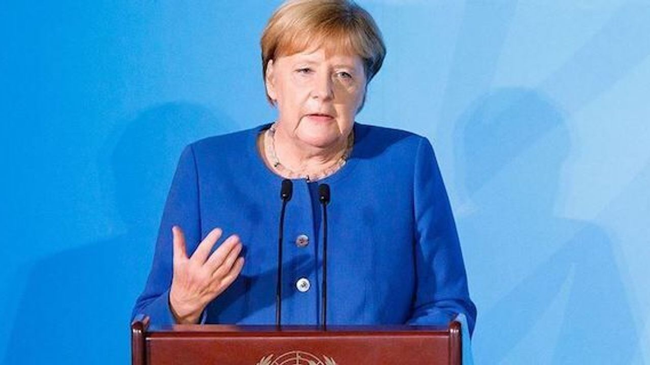 Merkel urges compromise between US, China
