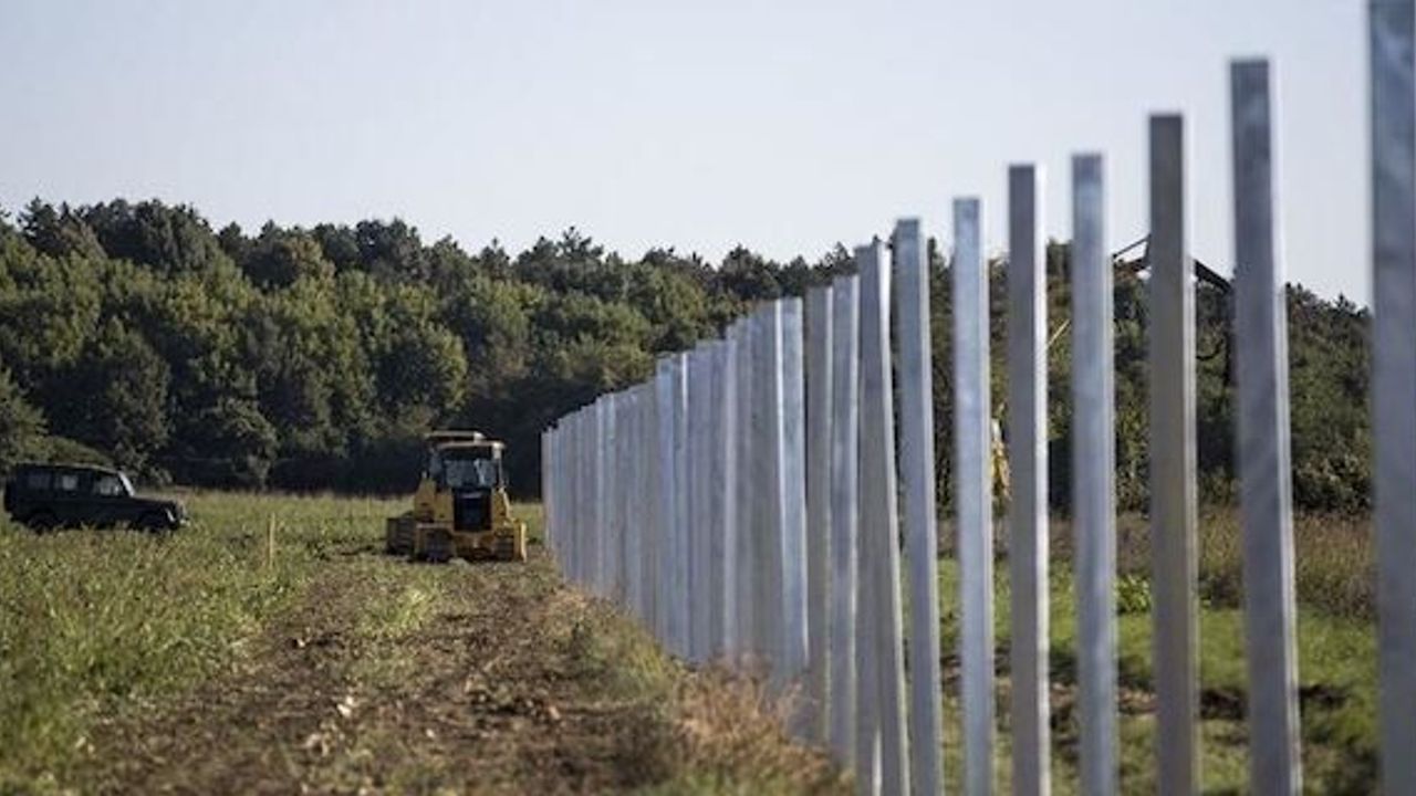 Europe builds new 'Berlin walls' against migrants