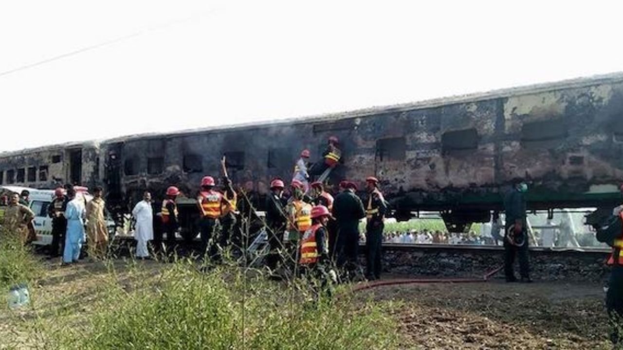 Pakistan: Death toll from train fire climbs to 74