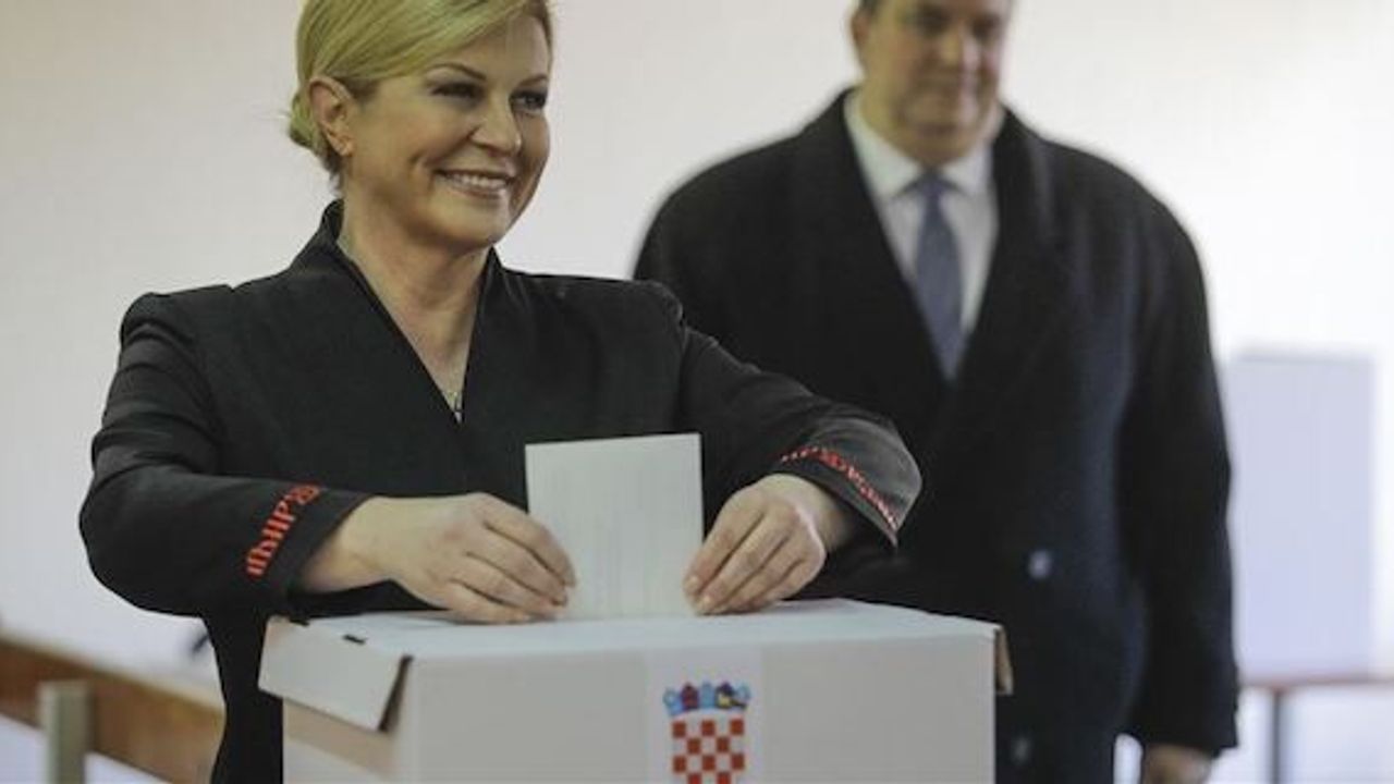 Croatia holds second round of presidential elections