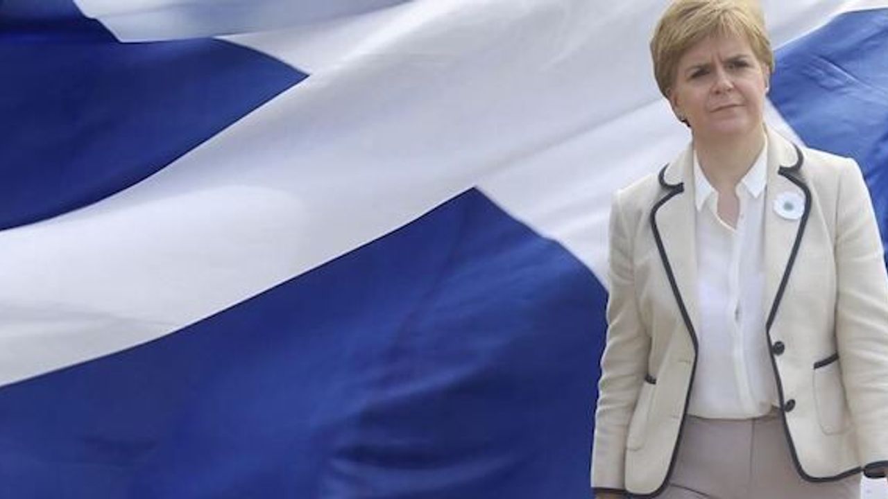 Scottish parliament votes for new independence vote