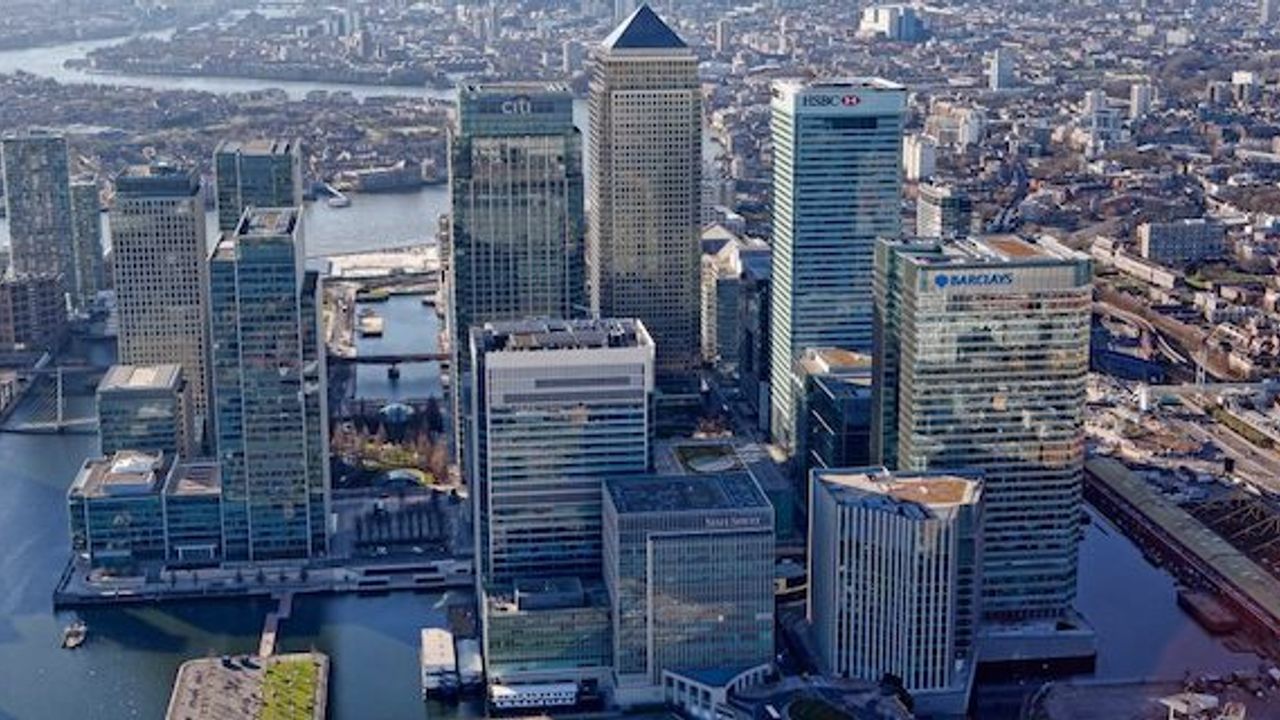 Canary Wharf offices in lockdown after worker suffers coronavirus symptoms