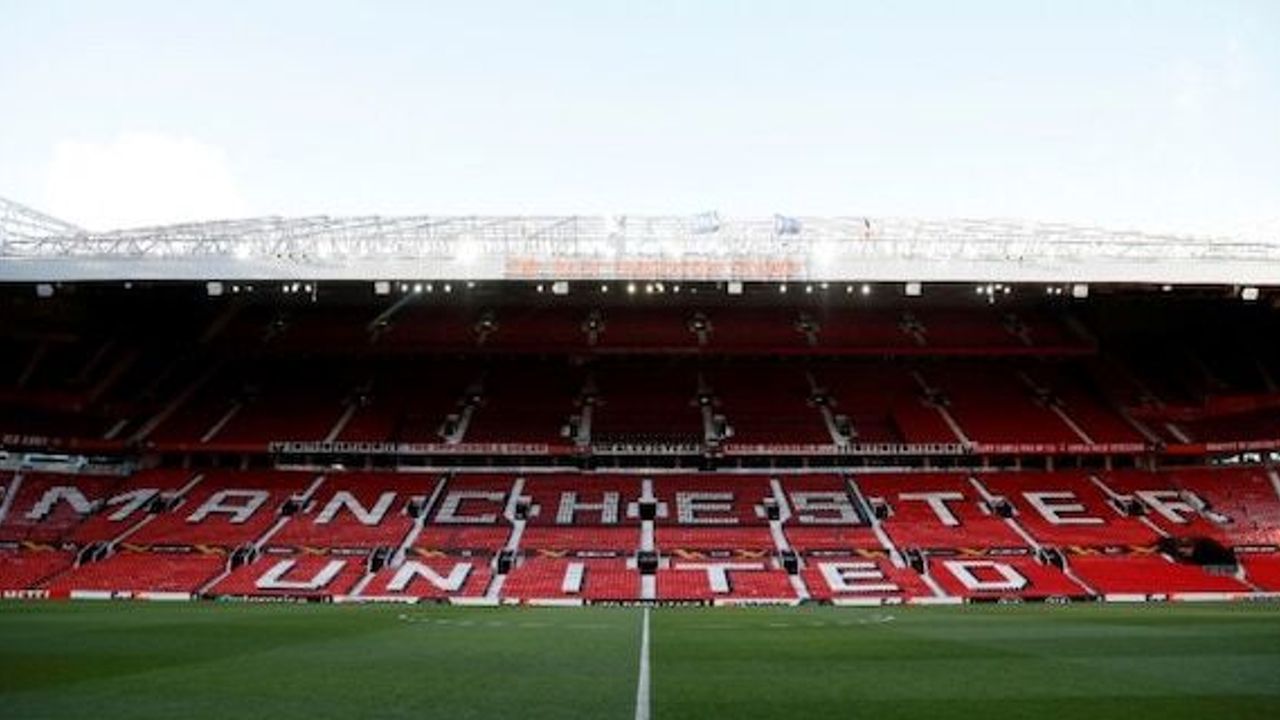 Manchester United to install 1,500 barrier seats at Old Trafford