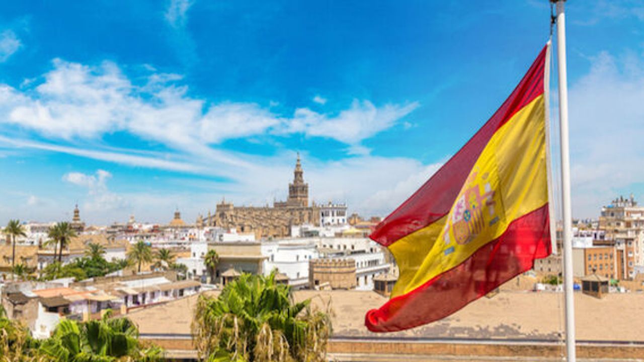 Spain to open doors for tourists this summer