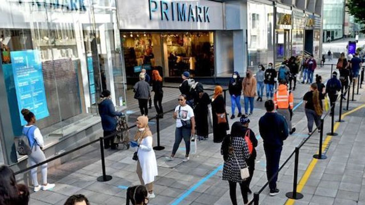 Long queues as shops reopen in England after lockdown