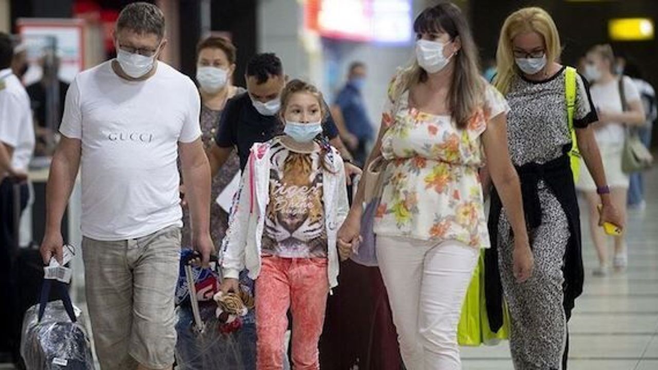 Russian tourists return to sunny Turkish beaches