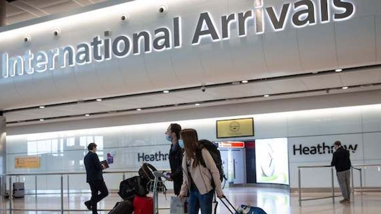 UK tourists face new quarantine deadline race
