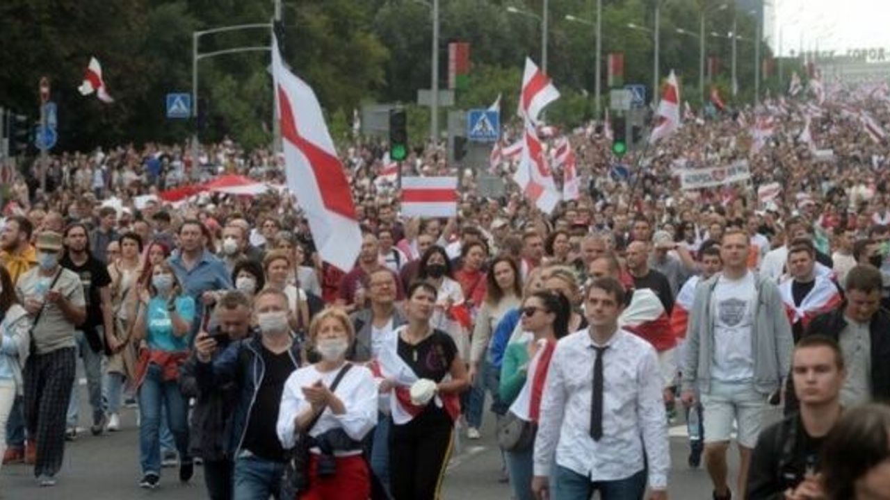 Unidentified masked men have detained a leading opposition figure in Belarus