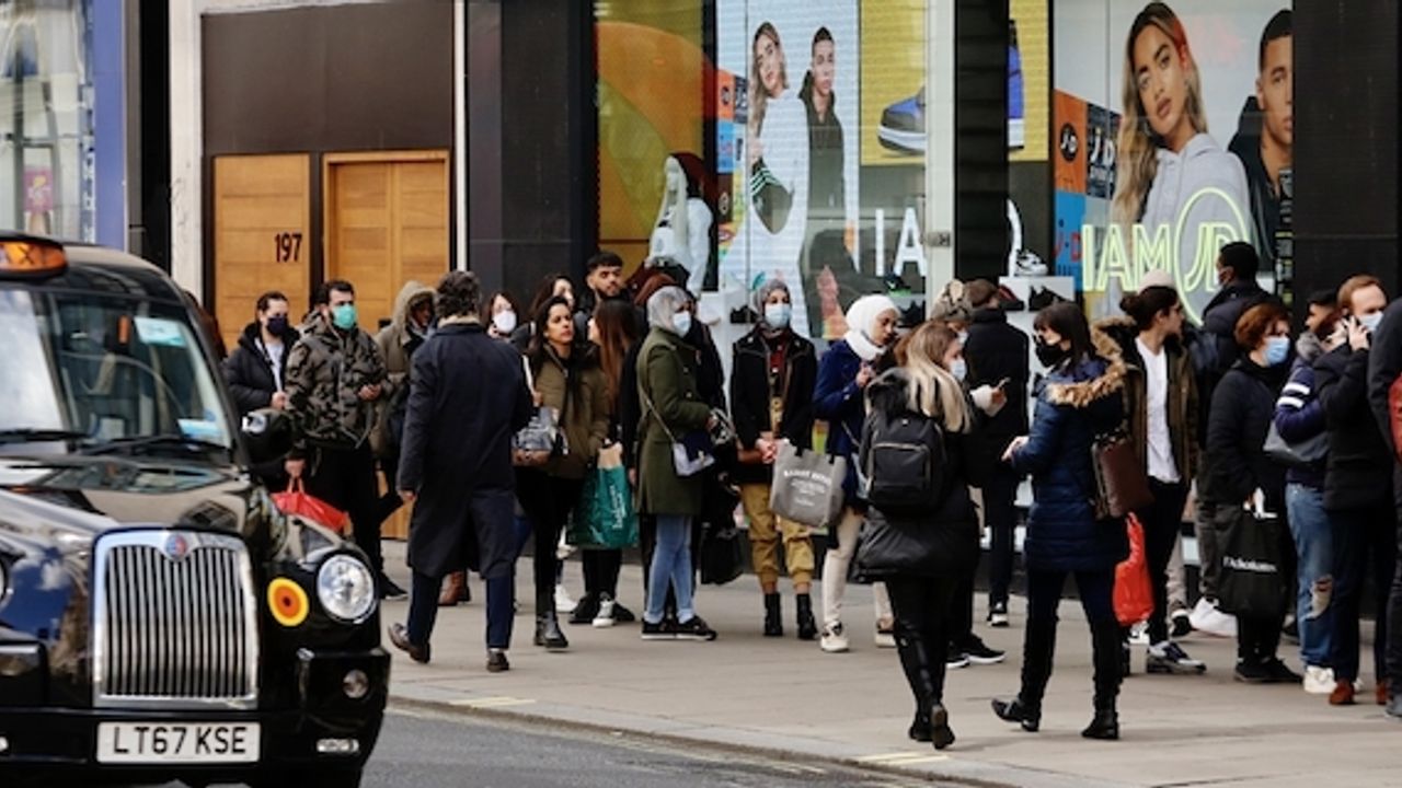 British government unveils COVID-19 plan for winter