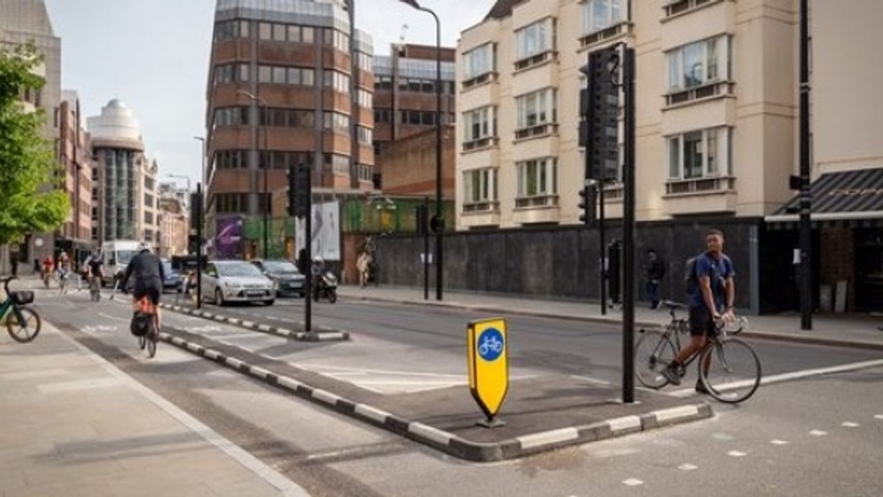 A new protected cycling link has opened on Mansell Street in Aldgate, connecting two major existing Cycleways  