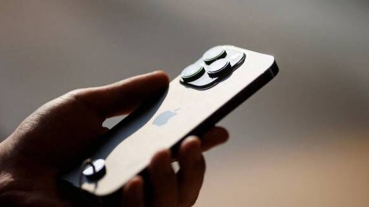 iPhone shipments delayed over China Covid lockdown