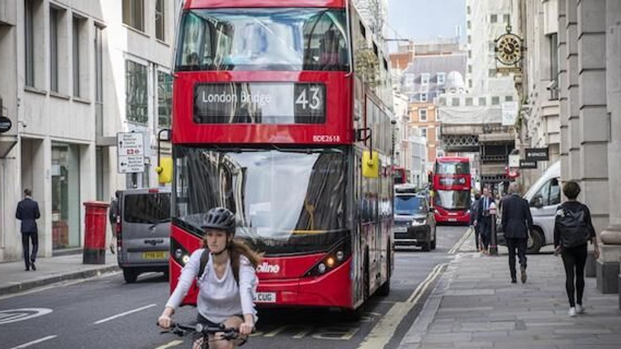 Bus £2 fare cap extended for three months