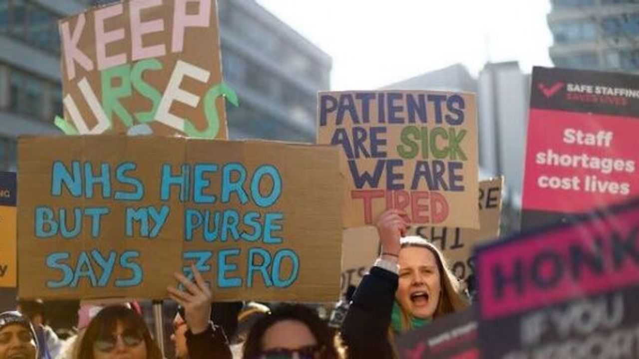 UK health workers begin biggest walkout in health service history