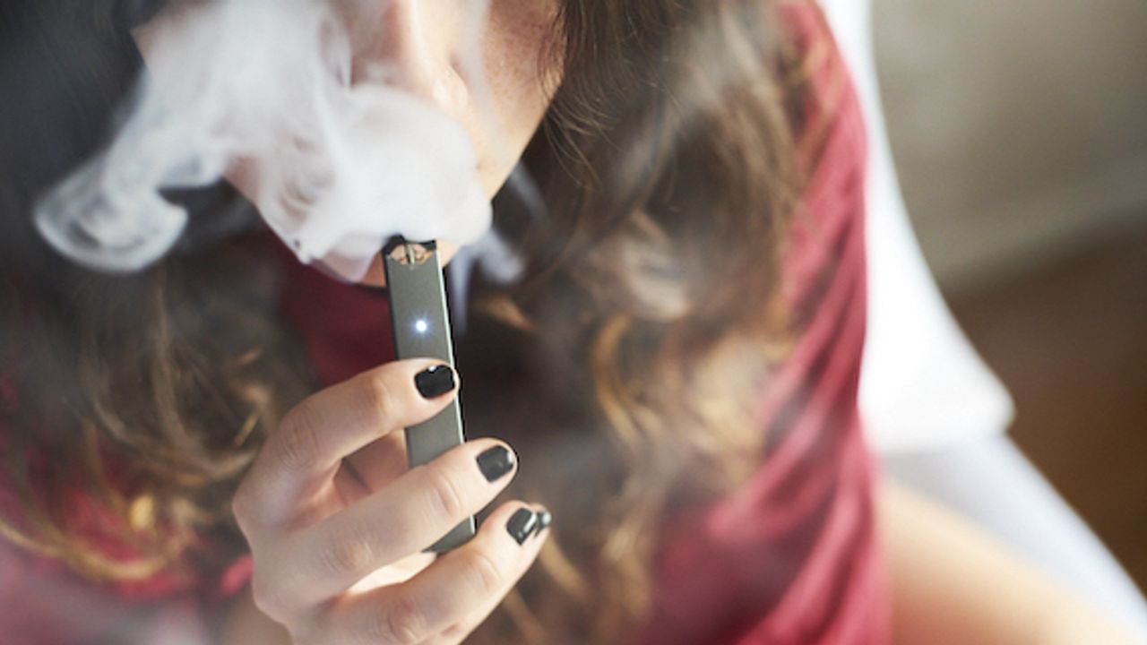 Children's doctors call for ban on disposable vapes