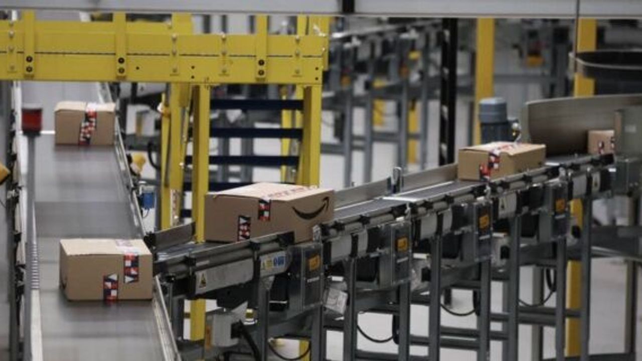 UK Amazon warehouse workers extend strike for another 6 months