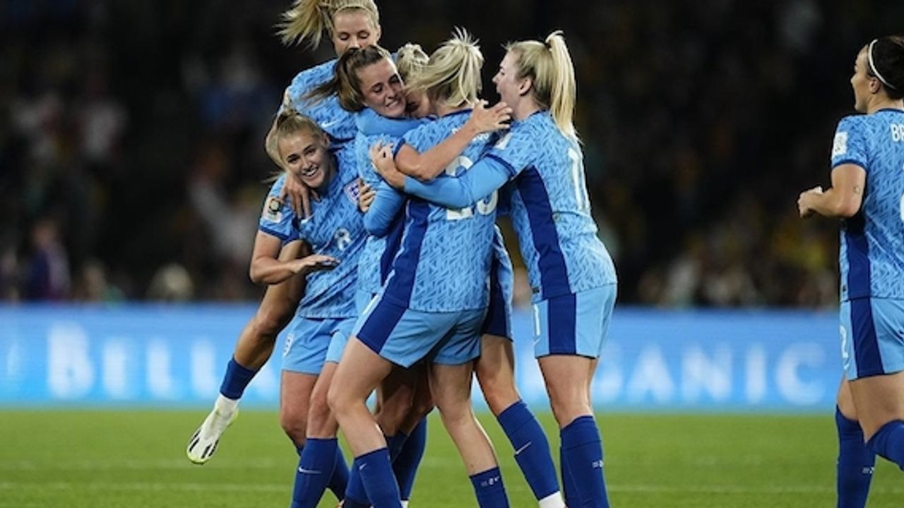 İngiltere, Avustralya'yı yenerek tarihinde ilk kez finale çıktı