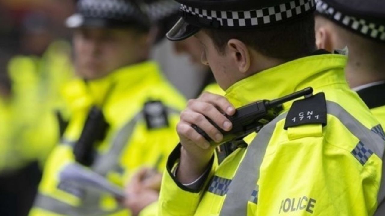 UK police launch manhunt after 3 women found dead in Hertfordshire