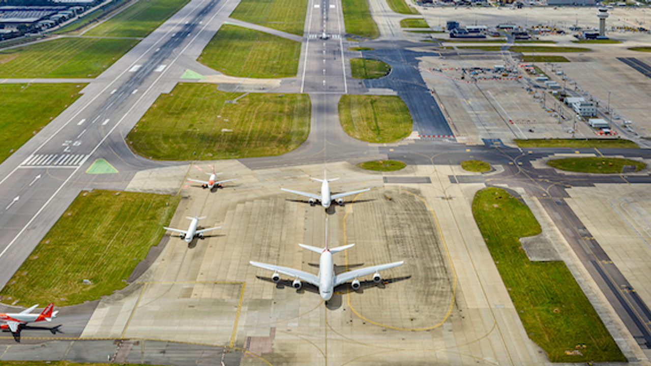 Gatwick second runway backed by government