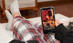 UK Adults Online More Than Ever, Kids Warn of “Brain Rot”