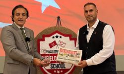 Vatan Öz Honoured for Supporting Turkish Education