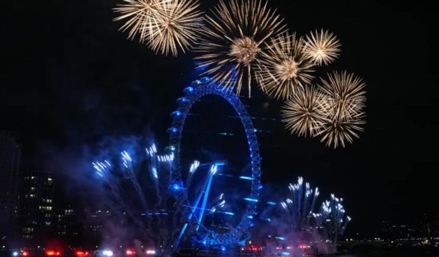 London defies weather with spectacular fireworks display to ring in 2025