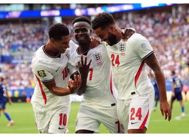 England Edge France 6-4 for World Cup Third
