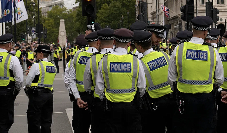 UK braces for more far-right violence as riots planned in more than 30 locations