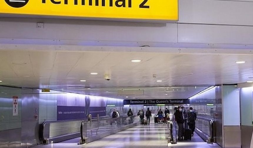 Plane crash at London Southend Airport kills 4 people